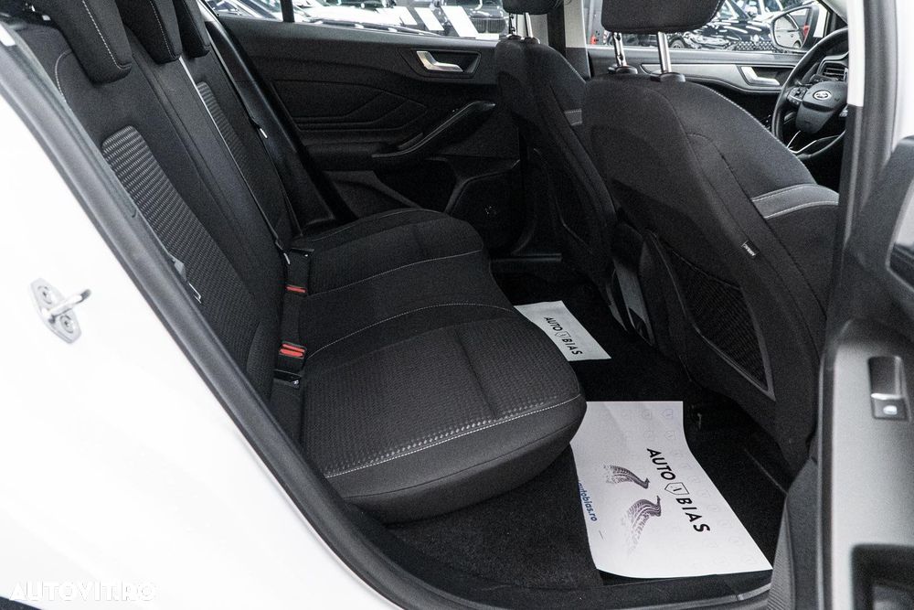 Ford Focus 1.0 EcoBoost MHEV Titanium - 9