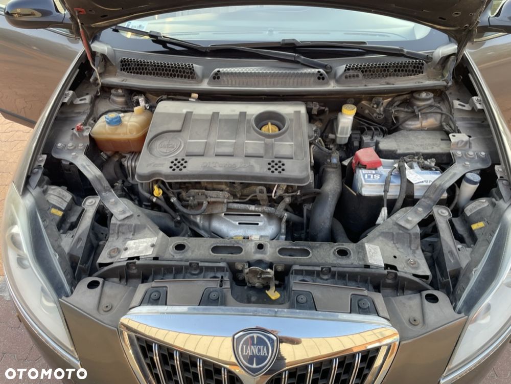 Lancia Delta 1.8 T-Jet Executive Sportronic - 12