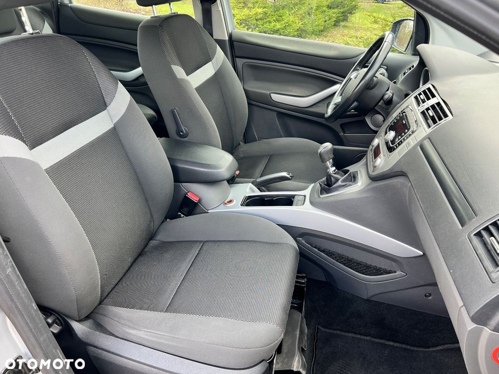 Ford Kuga 2.0 TDCi 2x4 Titanium - 10