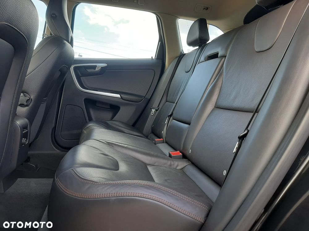 Volvo XC 60 D5 AWD Momentum - 19