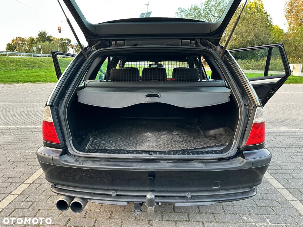 BMW Seria 3 318i Touring - 36