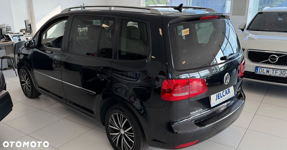 Volkswagen Touran - 4
