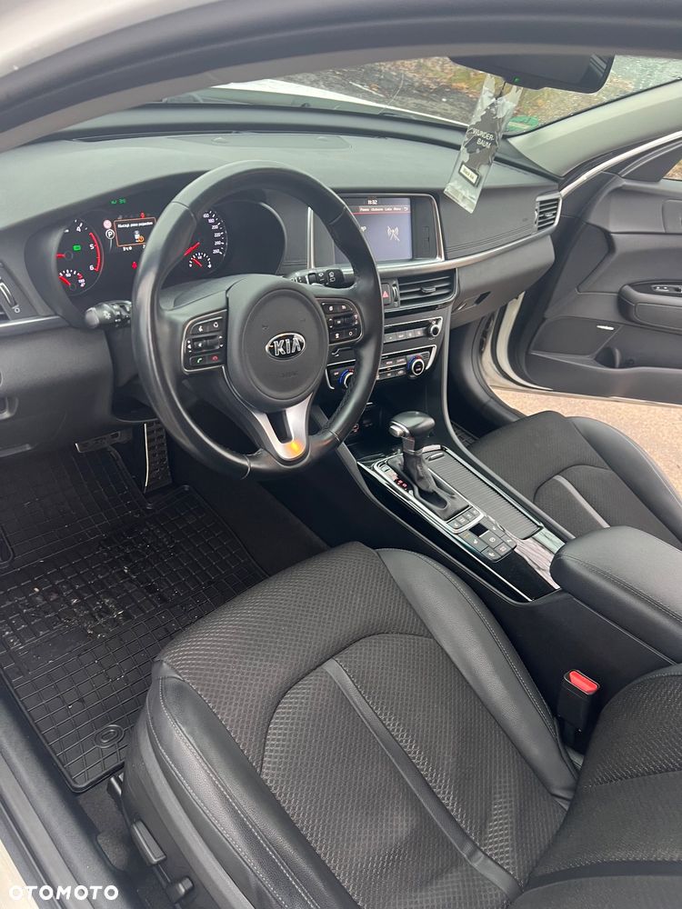 Kia Optima - 24