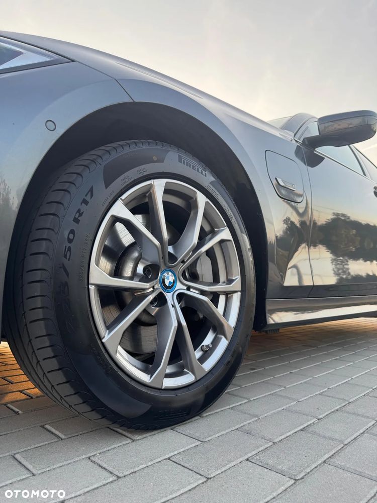 BMW Seria 3 330e Sport Line - 10