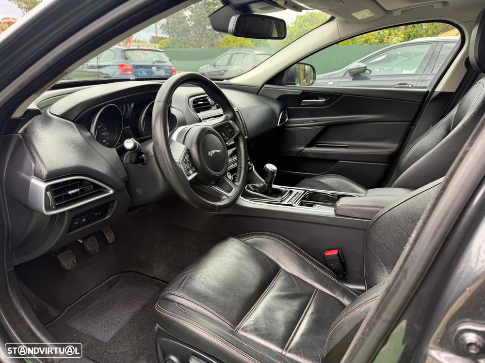 Jaguar XE 2.0 D Prestige - 6