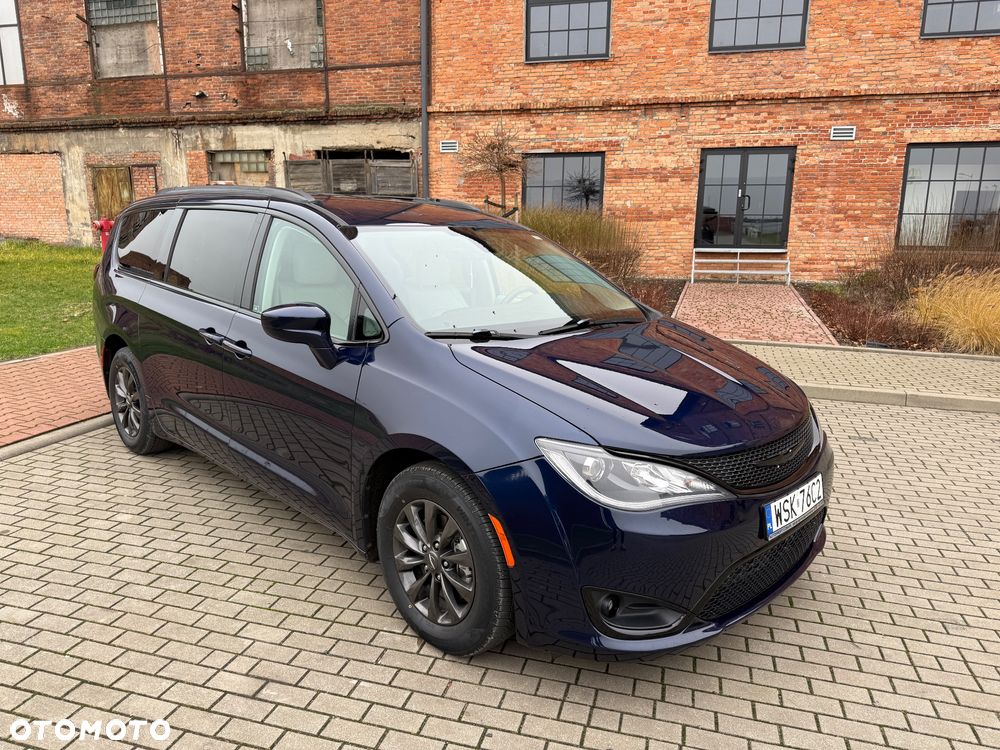 Chrysler Pacifica - 7