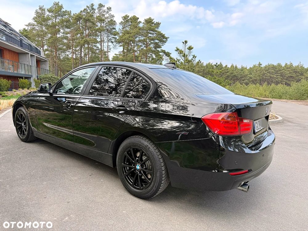 BMW Seria 3 318d - 4