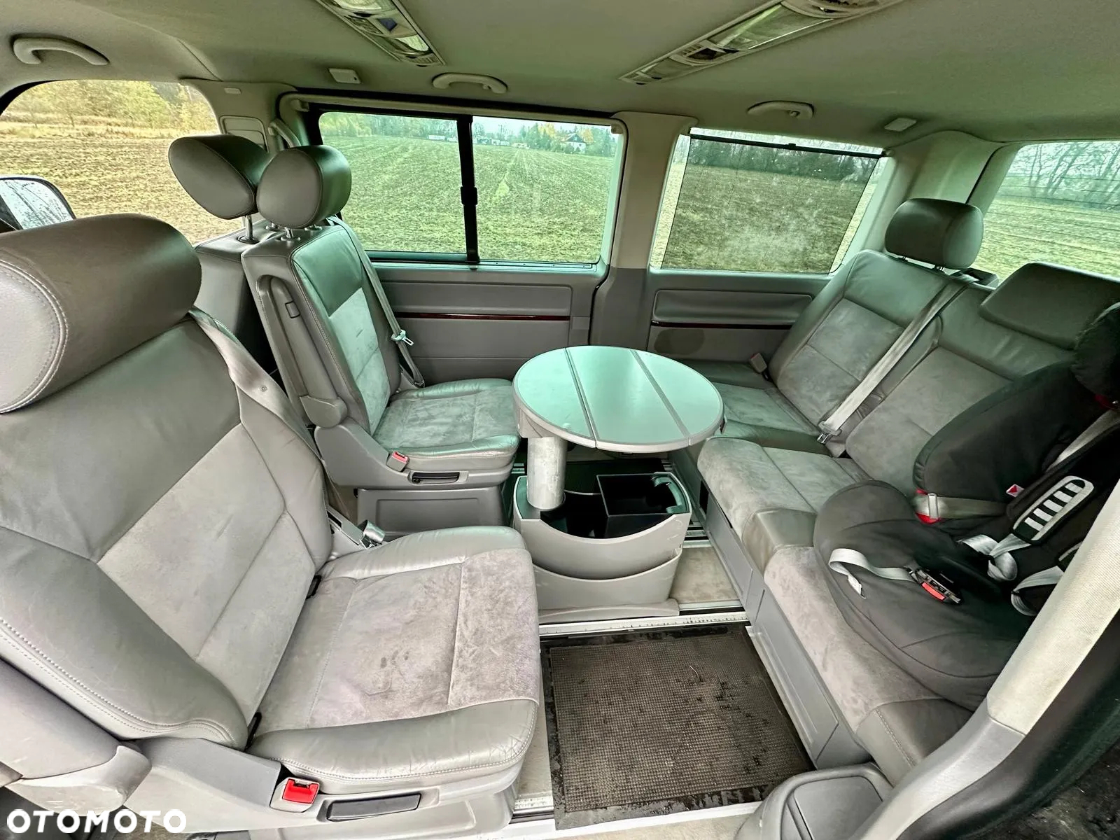 Volkswagen Multivan - 10