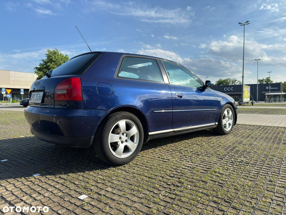 Audi A3 3-drzwiowe 1.8 Ambition - 3