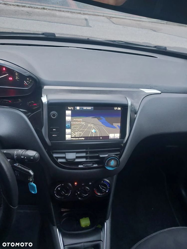 Peugeot 208 - 10