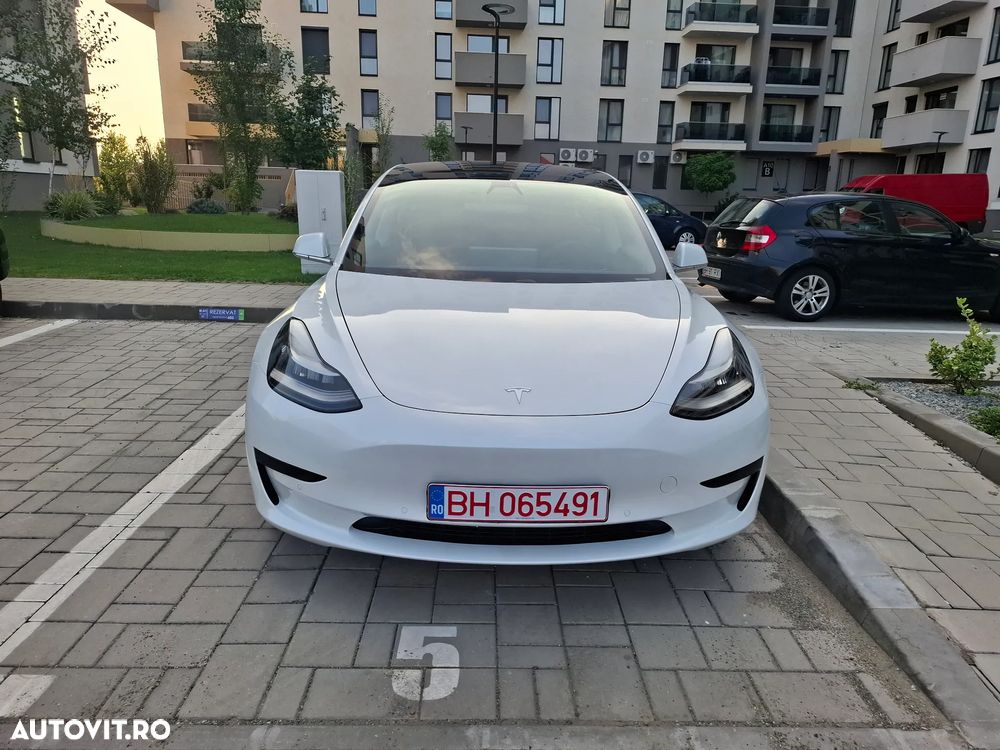 Tesla Model 3 - 9