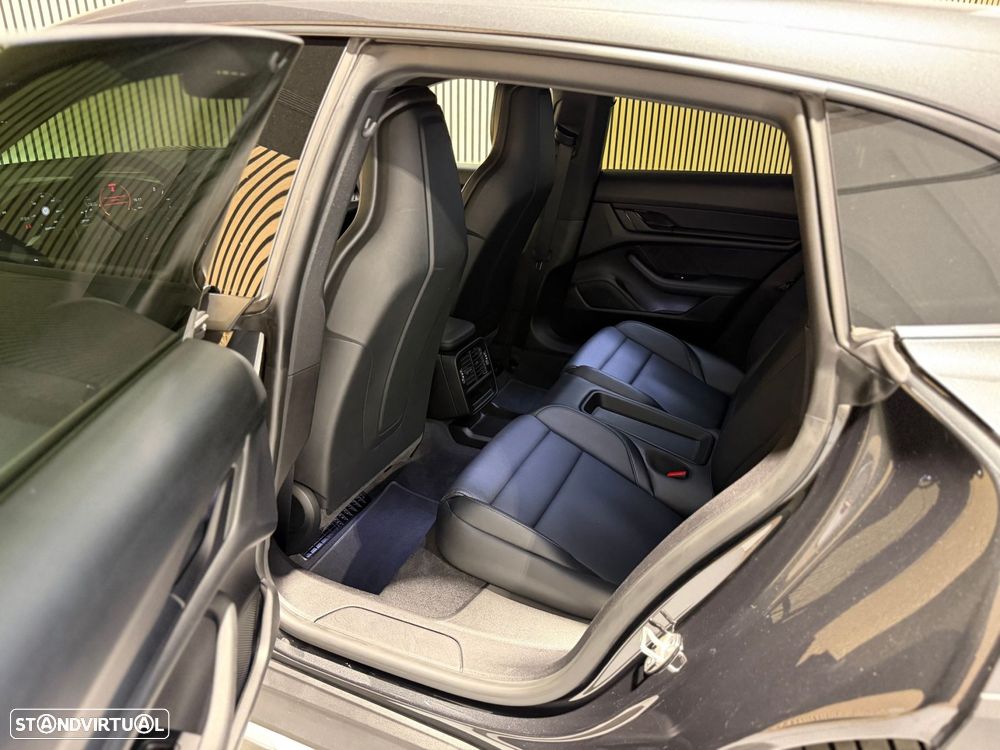 Porsche Taycan Cross Turismo 4 - 22