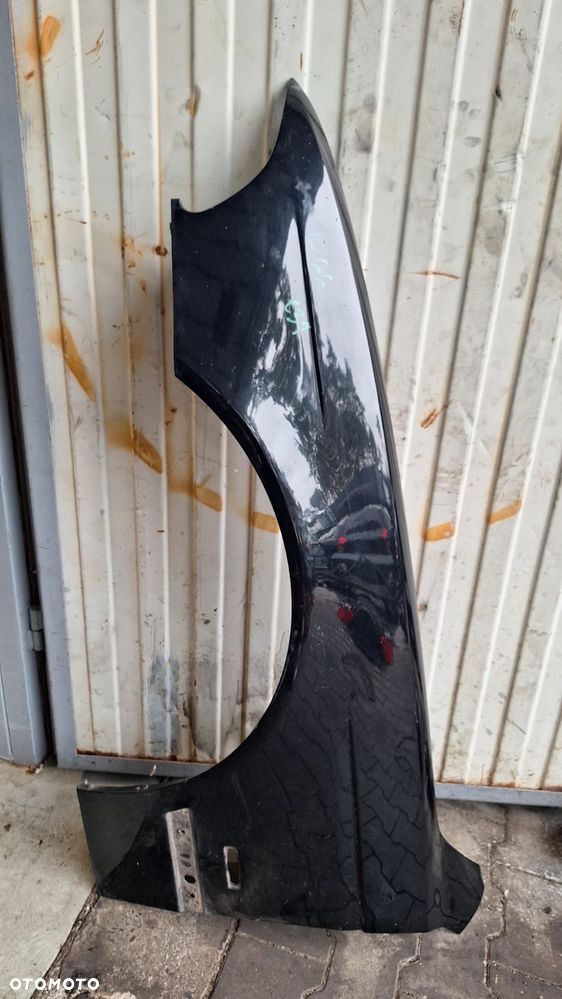 Błotnik lewy e39 668 Schwarz2 bardzo ładny pod kolor ! - 1