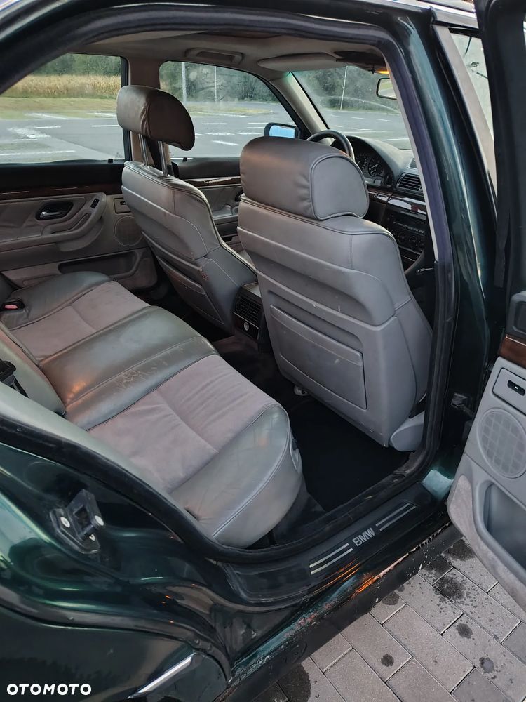 BMW Seria 7 728i L - 23