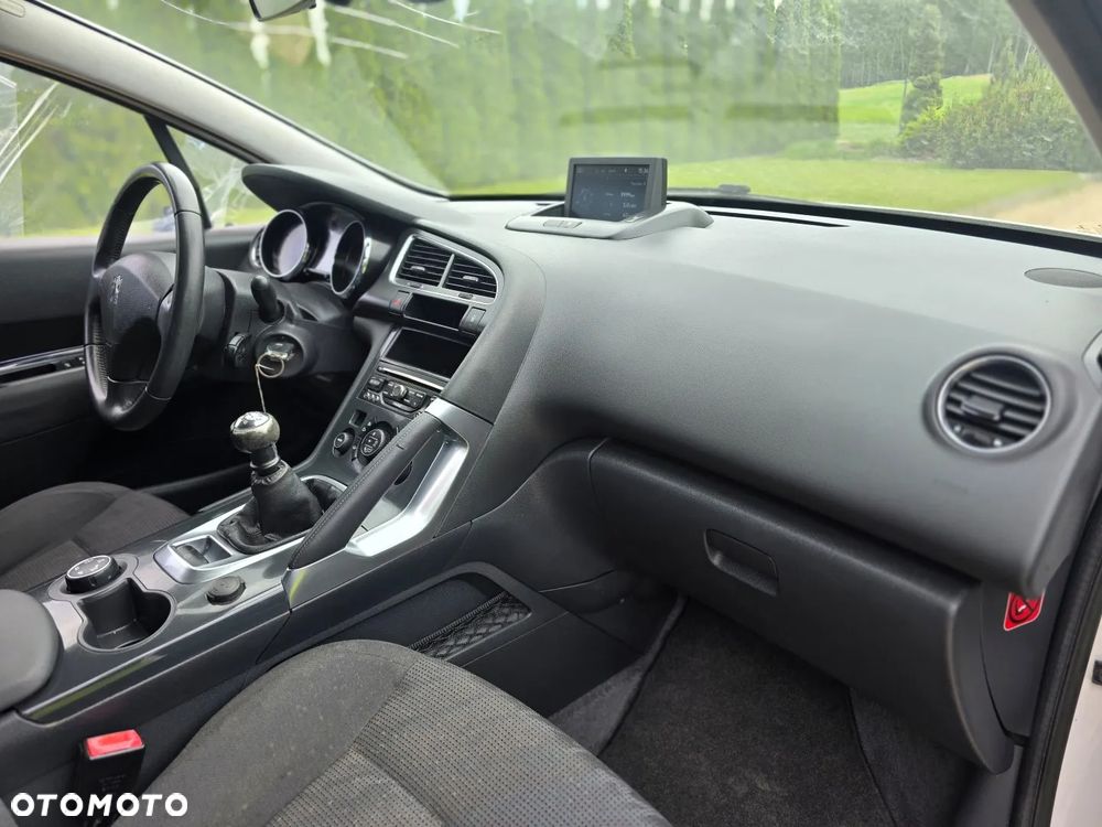 Peugeot 3008 HDi 115 Allure - 10