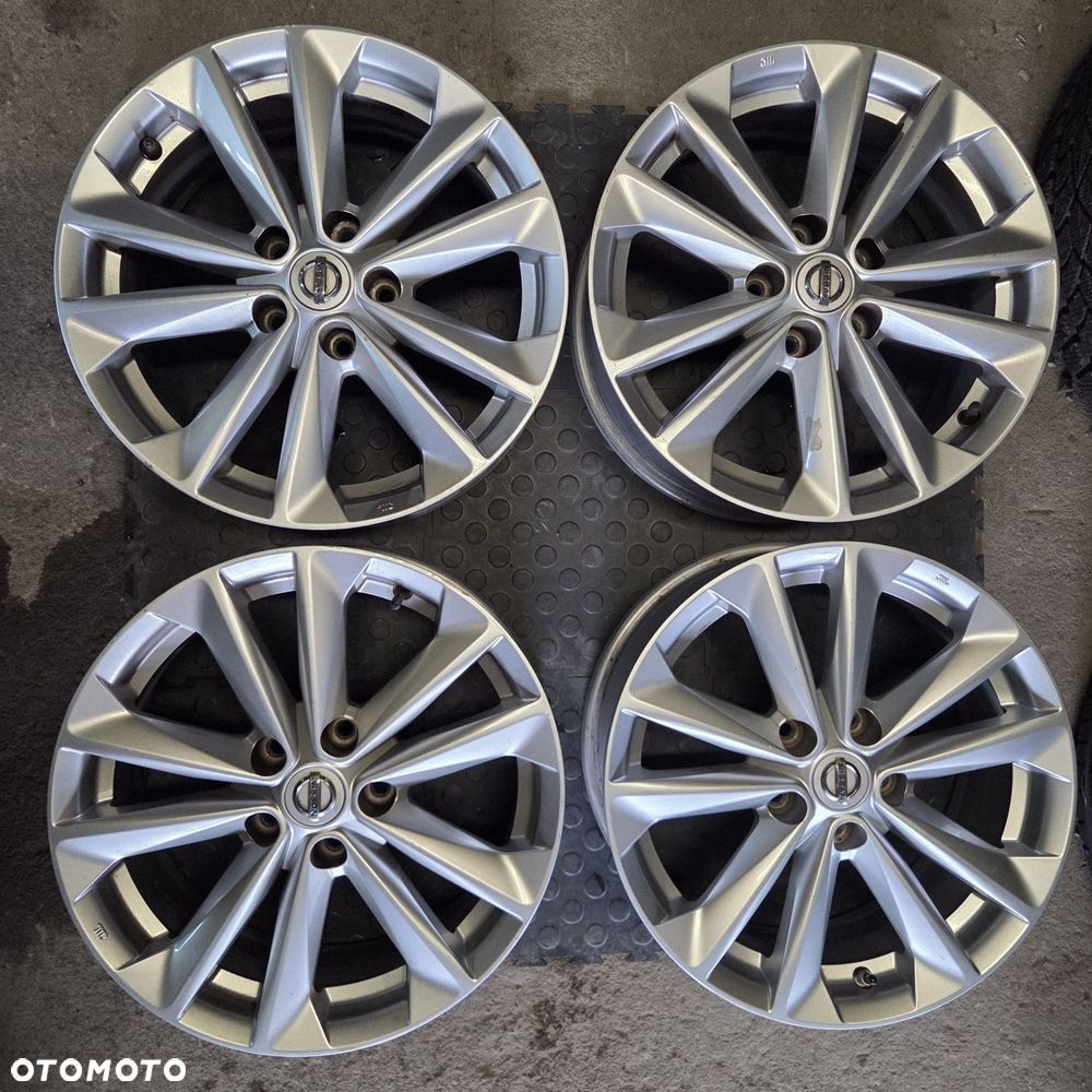 Felgi Aluminiowe 5x114,3 7Jx17 ET40 Qashqai X-Trail Townstar - 2