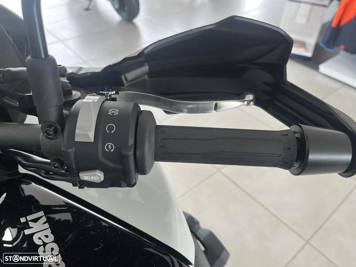 Kawasaki Versys 1.100 SE Grand Tourer - 12