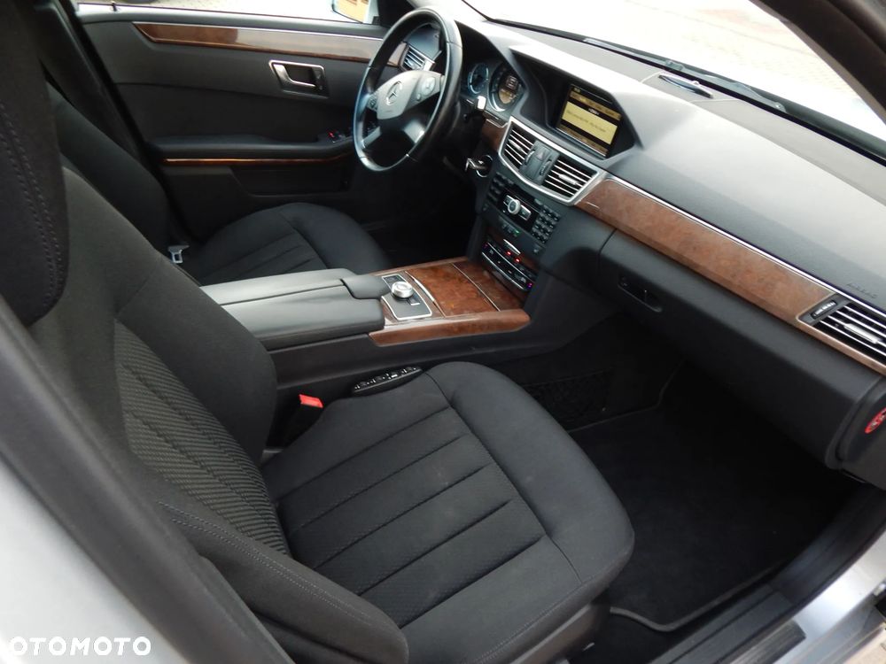 Mercedes-Benz Klasa E 250 CGI BlueEff Elegance - 14