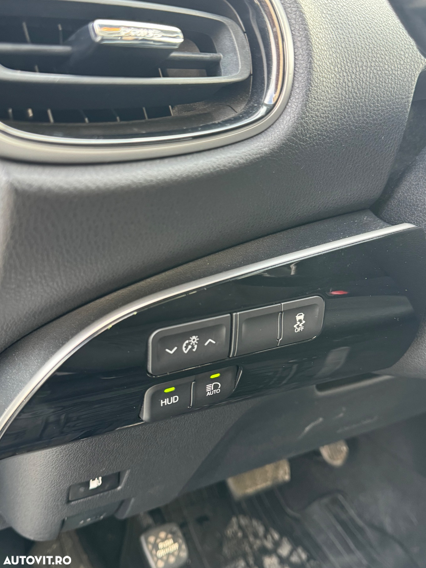 Toyota Prius (Hybrid) Life - 15