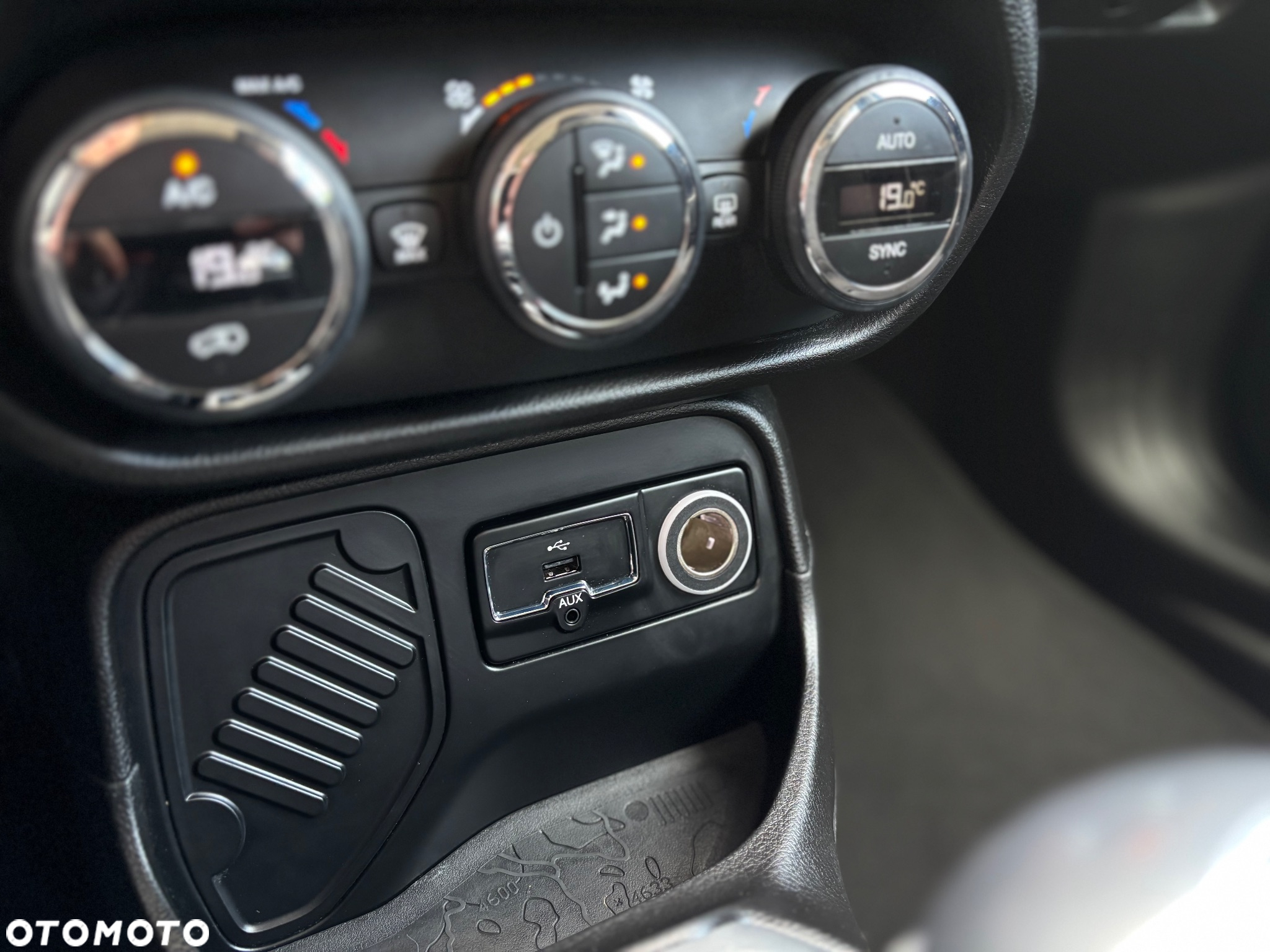 Jeep Renegade 1.4 MultiAir Limited FWD S&S - 23