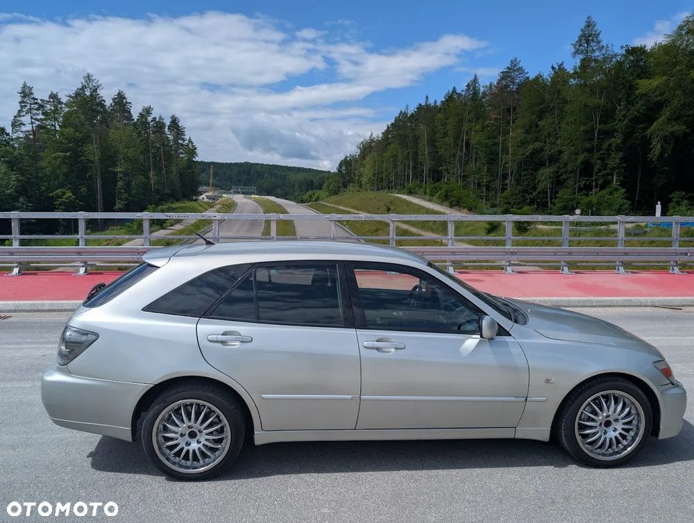 Lexus IS 200 SportCross - 6