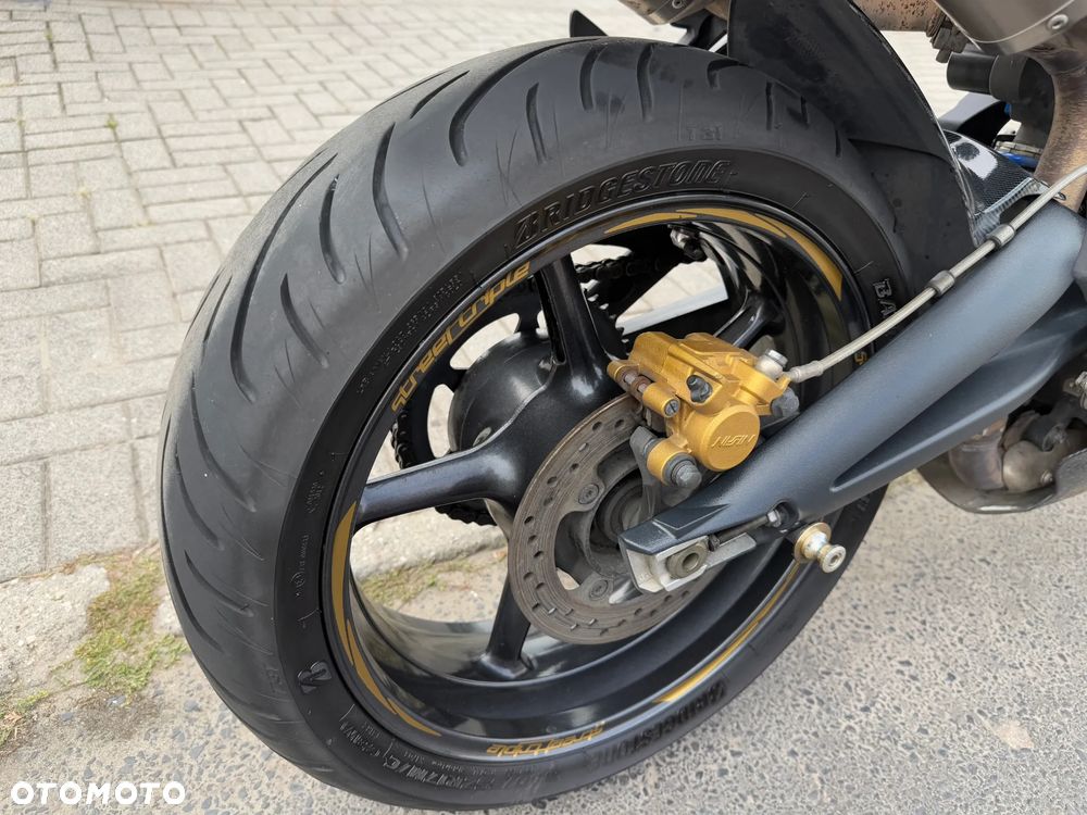 Triumph Street Triple - 28