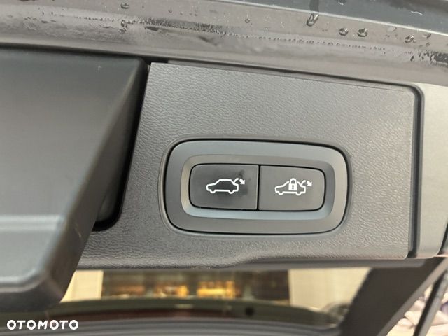 Volvo XC 60 B4 B Plus Dark - 15