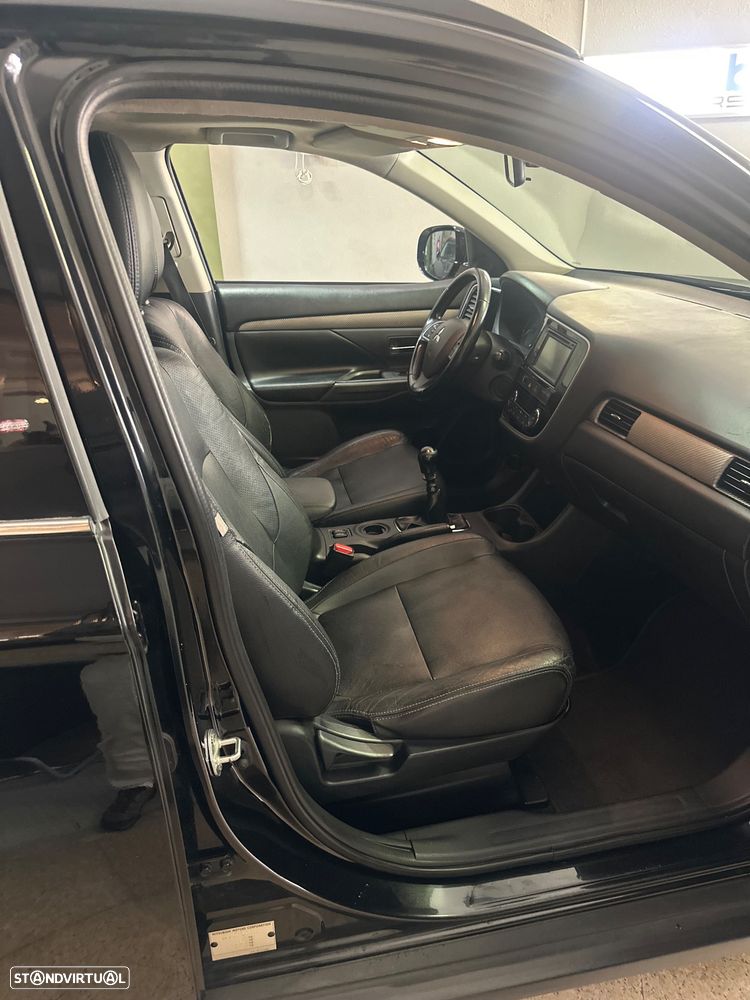 Mitsubishi Outlander 2.2 DI-D Instyle Navi Black Edition - 19