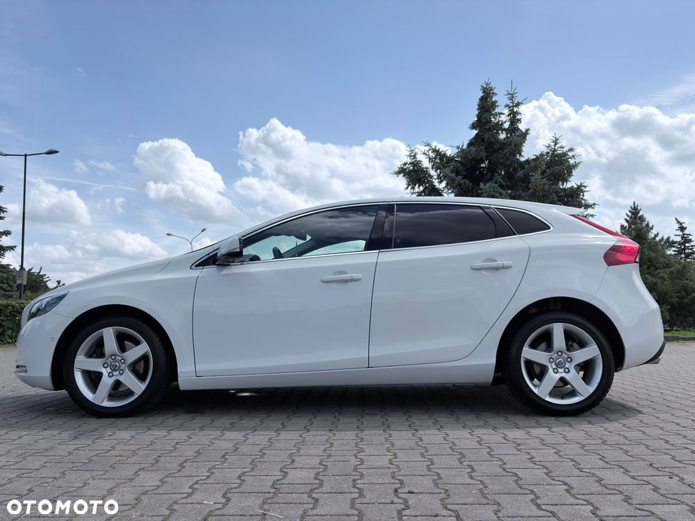 Volvo V40 T3 R-Design Momentum - 4