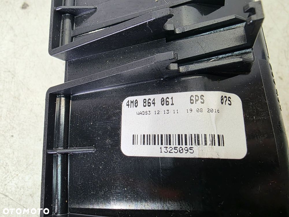 GNIAZDO ZAPALNICZKI TYŁ TUNELU ŚRODKOWEGO AUDI Q7 4M 4M0864061 - 9