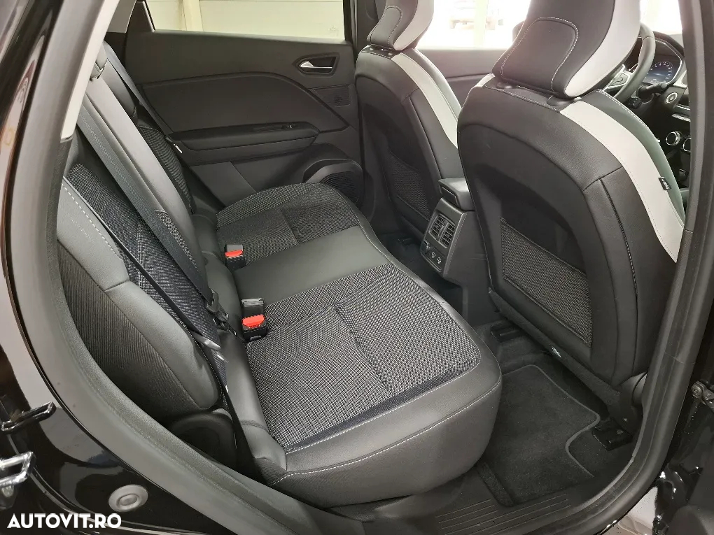 Renault Captur MHEV 140 Techno - 11