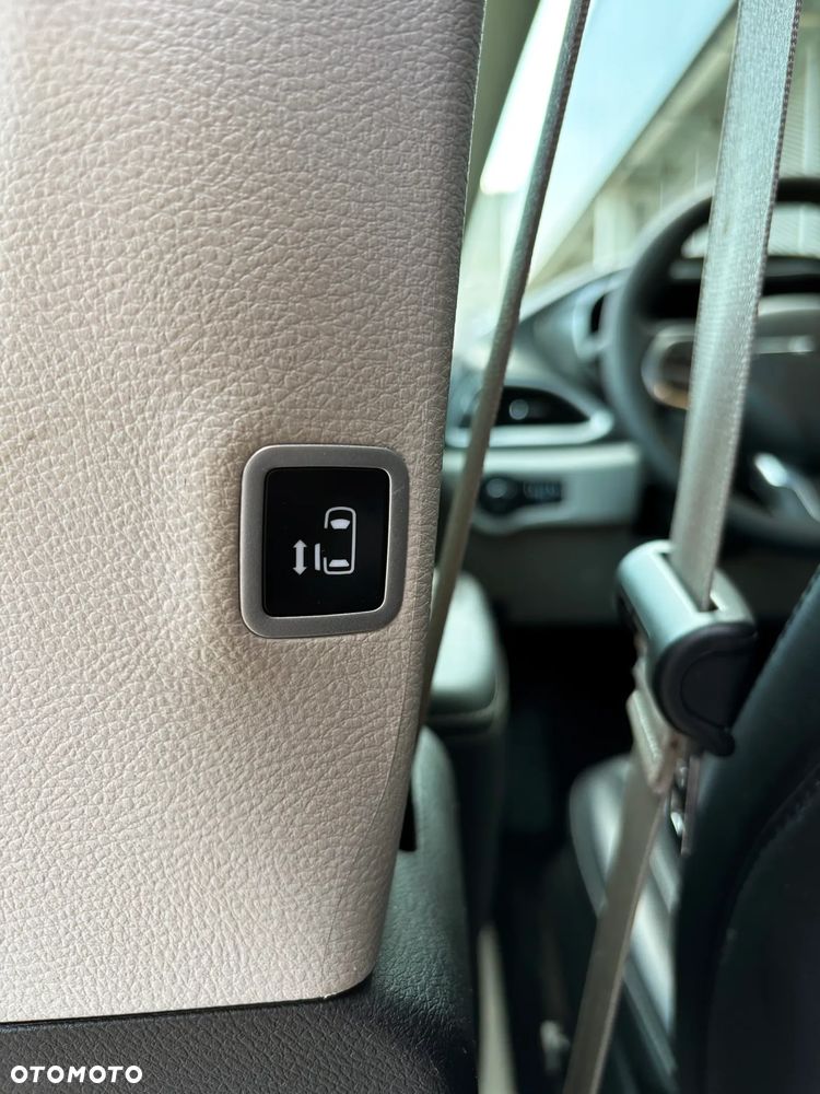 Chrysler Pacifica - 28
