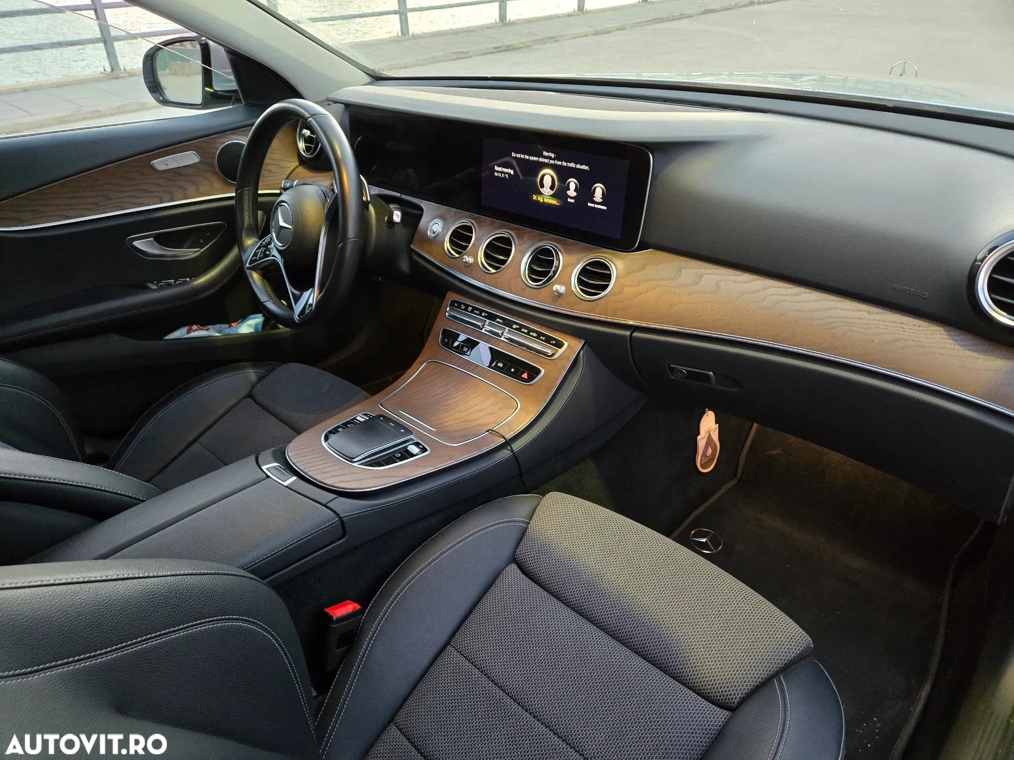 Mercedes-Benz E 220 d 4Matic T 9G-TRONIC - 16