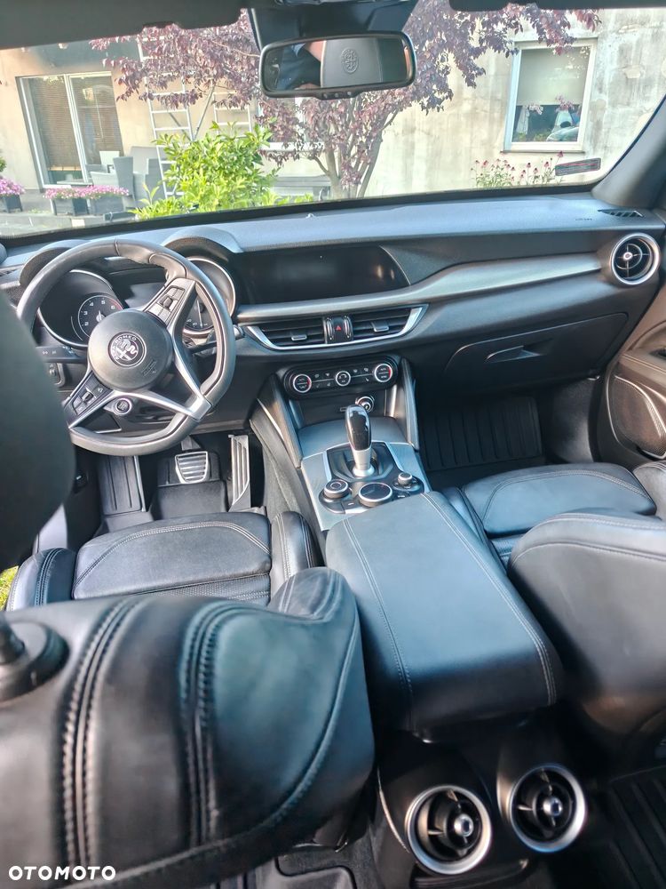 Alfa Romeo Stelvio - 8