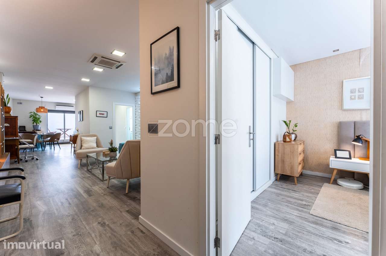 Há apartamentos T1 pensados apenas para dormir. Este não é um deles... - Grande imagem: 3/20