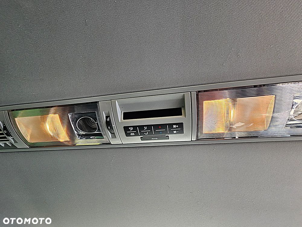 Volkswagen Multivan - 34