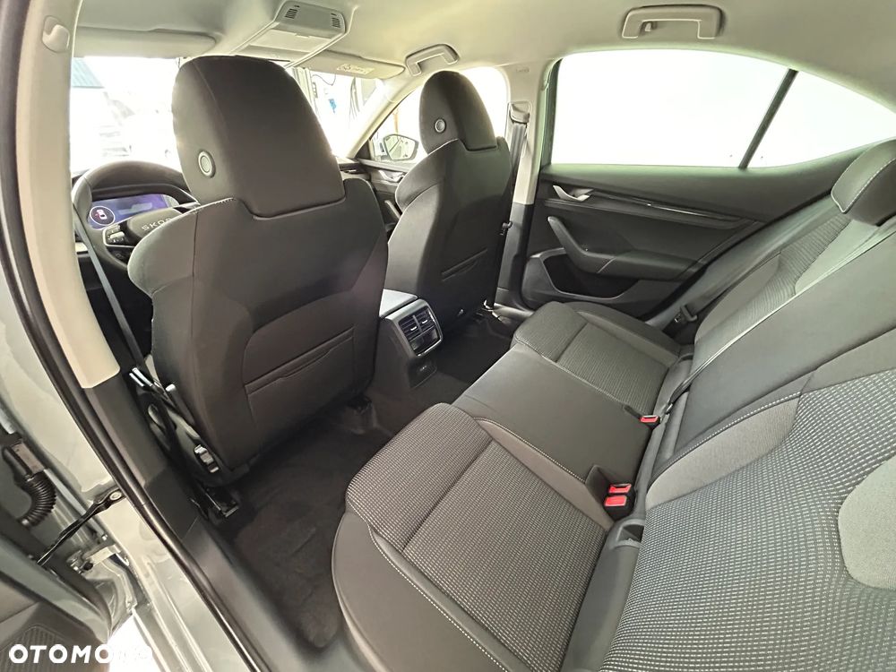 Skoda Octavia 1.5 TSI mHEV Drive Selection DSG - 11