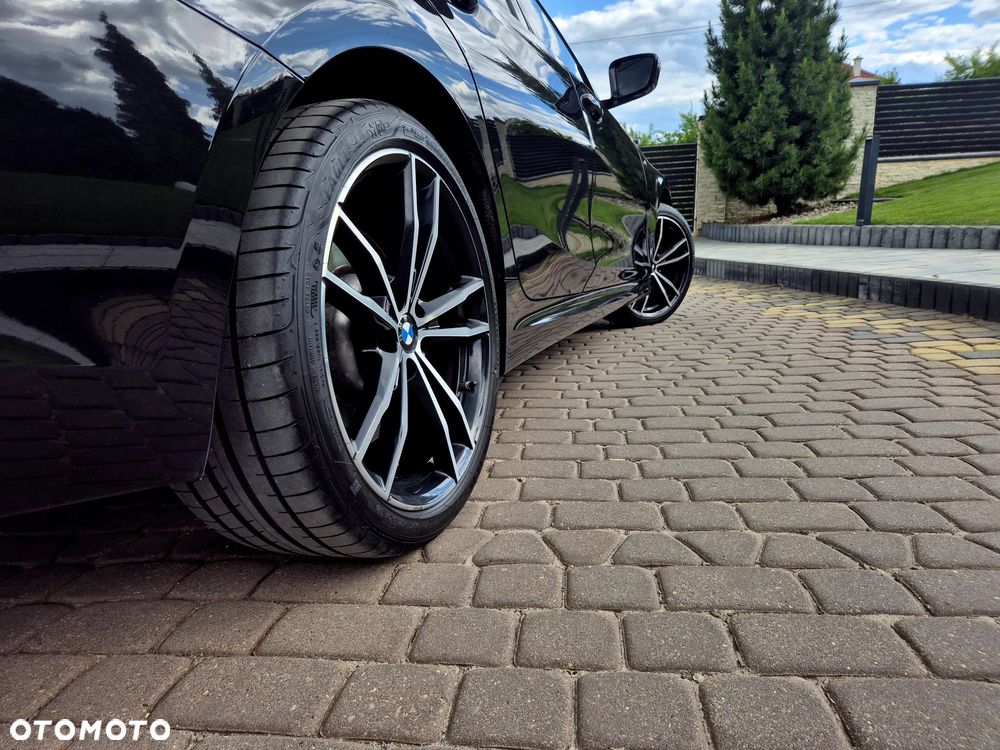 BMW Seria 3 330d xDrive M Sport sport - 33