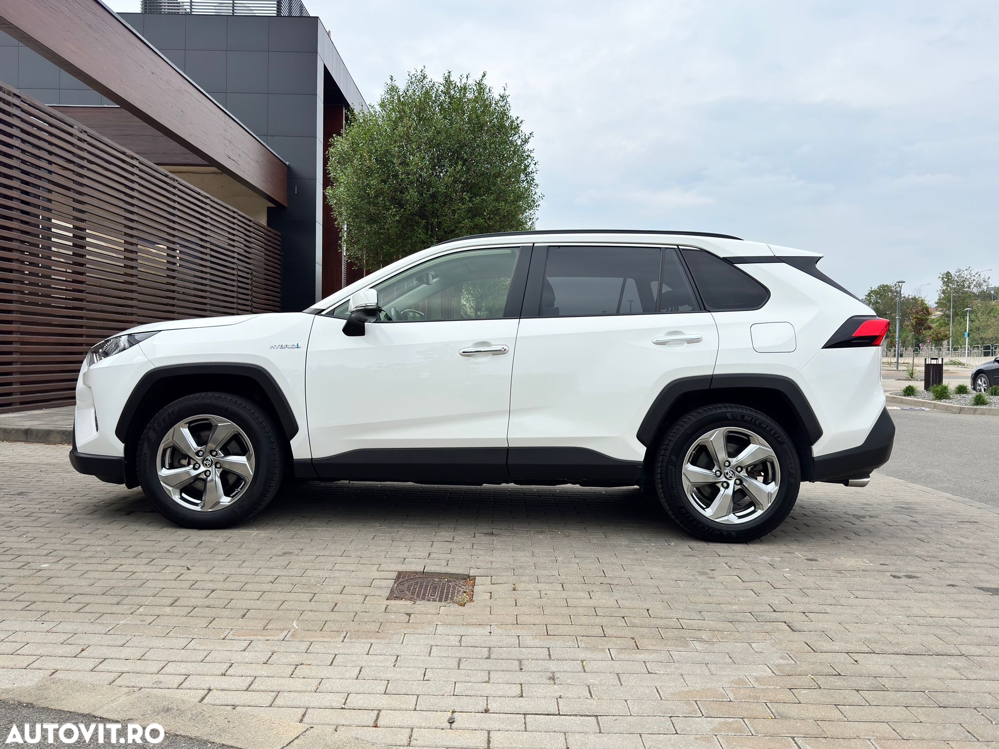 Toyota RAV4 2.5 Hybrid VVT-iE 4x4 Luxury Premium - 33