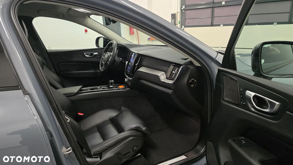 Volvo XC 60 B4 D Plus Dark - 10