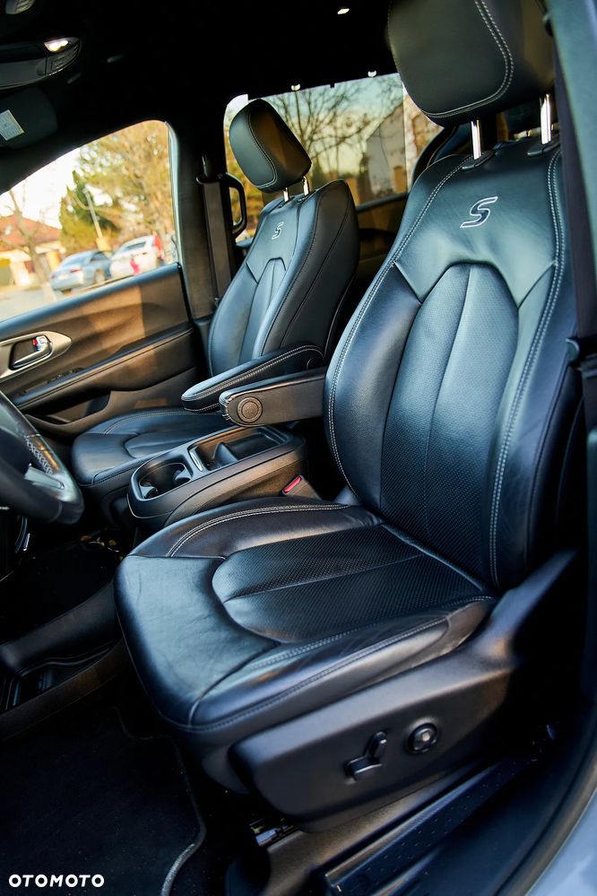 Chrysler Pacifica - 23