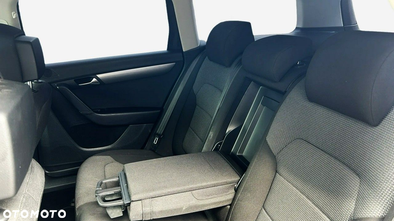 Volkswagen Passat - 8