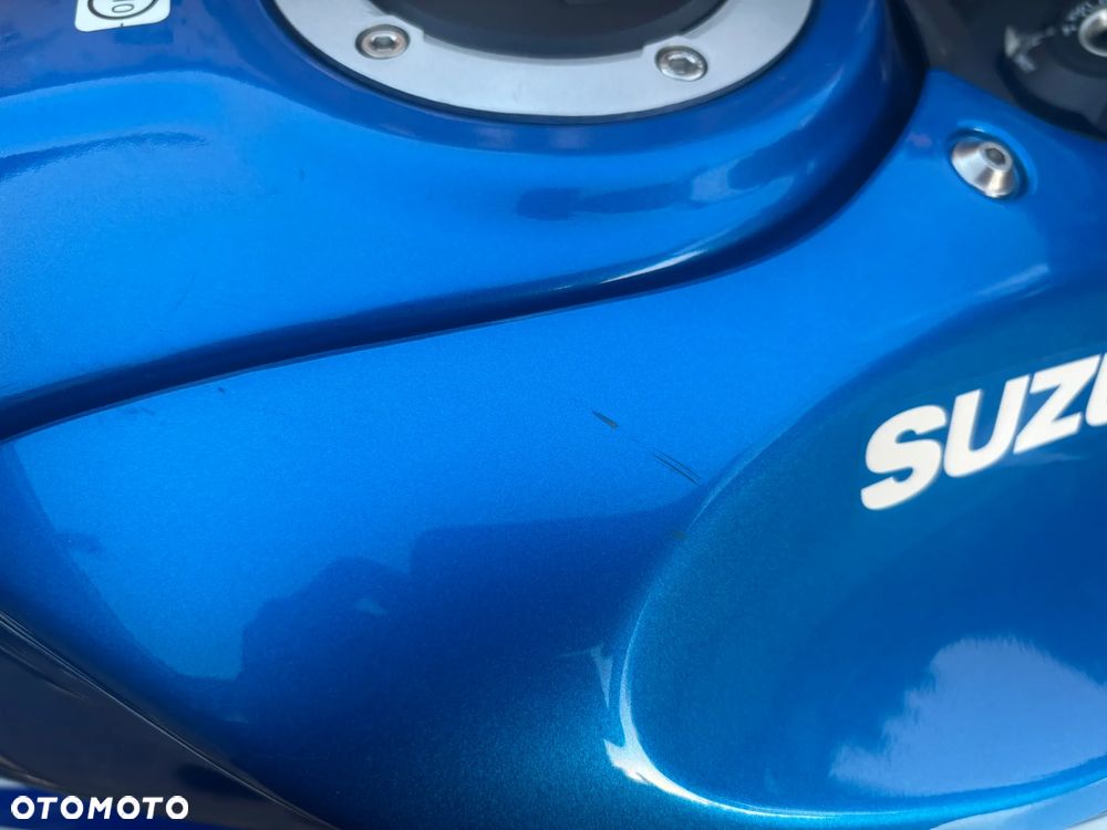 Suzuki GSX - 17