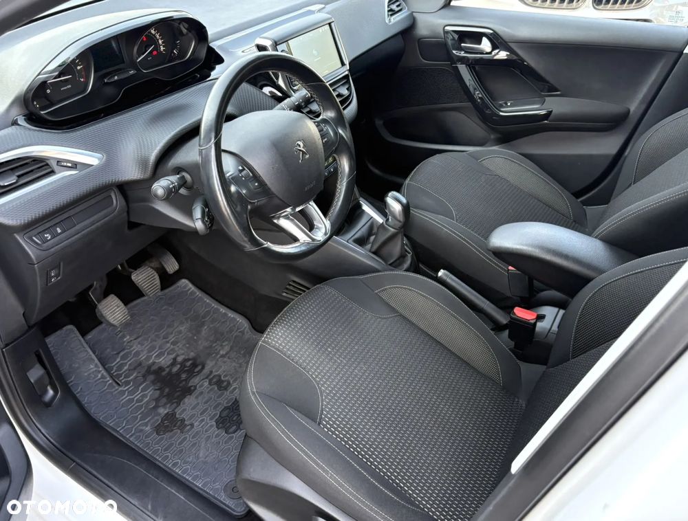 Peugeot 208 1.2 PureTech Style - 9
