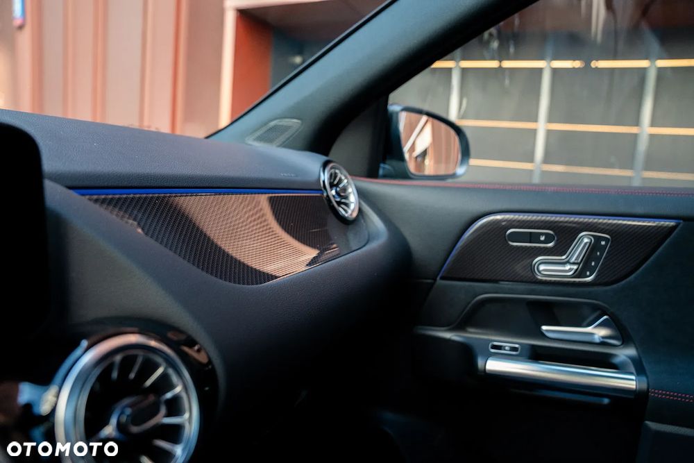 Mercedes-Benz GLA 200 mHEV AMG Line 7G-DCT - 33