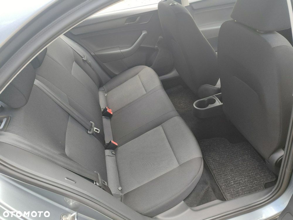 Skoda RAPID - 18