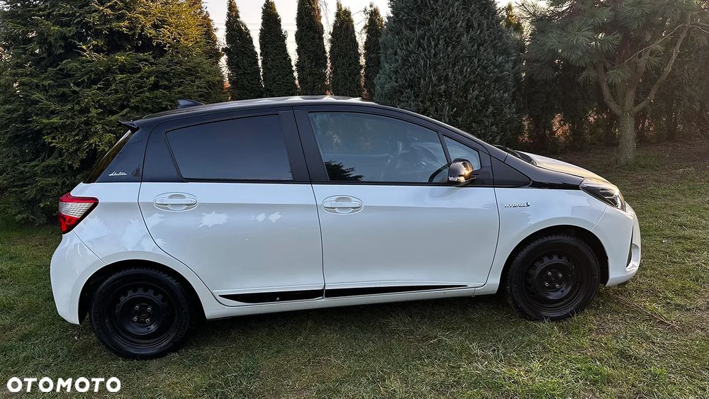 Toyota Yaris Hybrid 100 Selection - 3