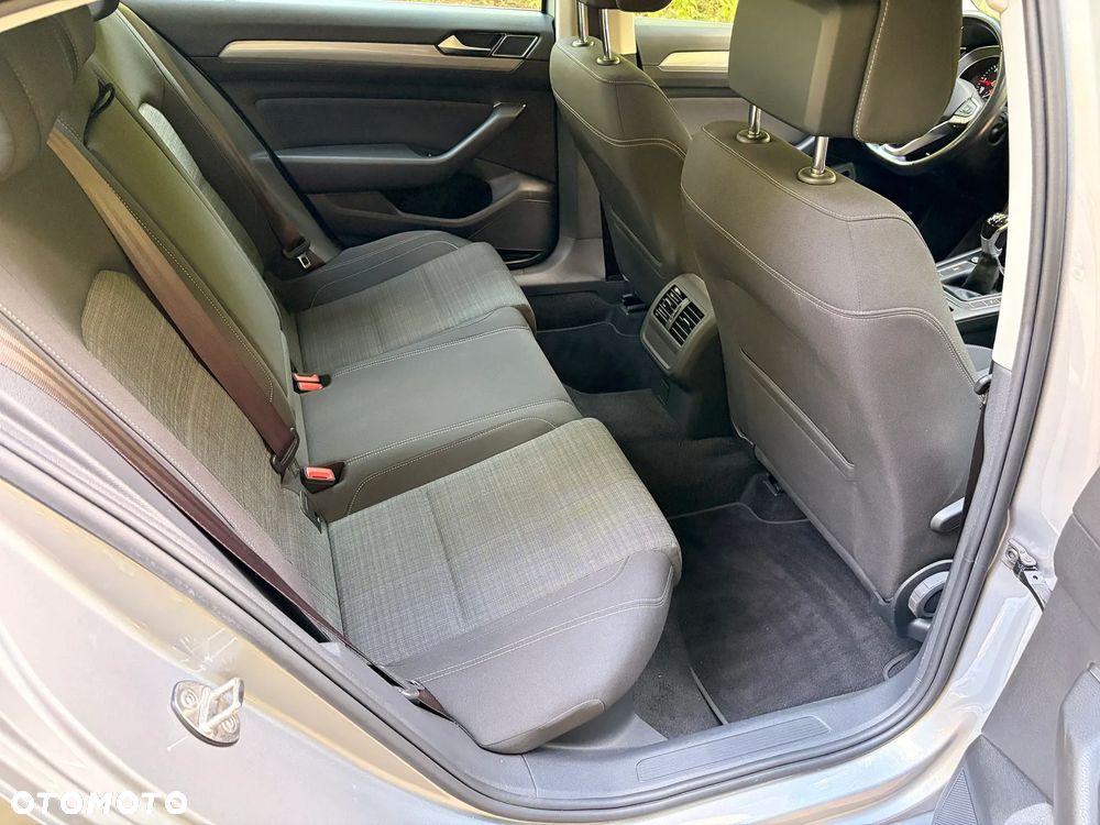 Volkswagen Passat 2.0 TDI EVO Elegance - 18