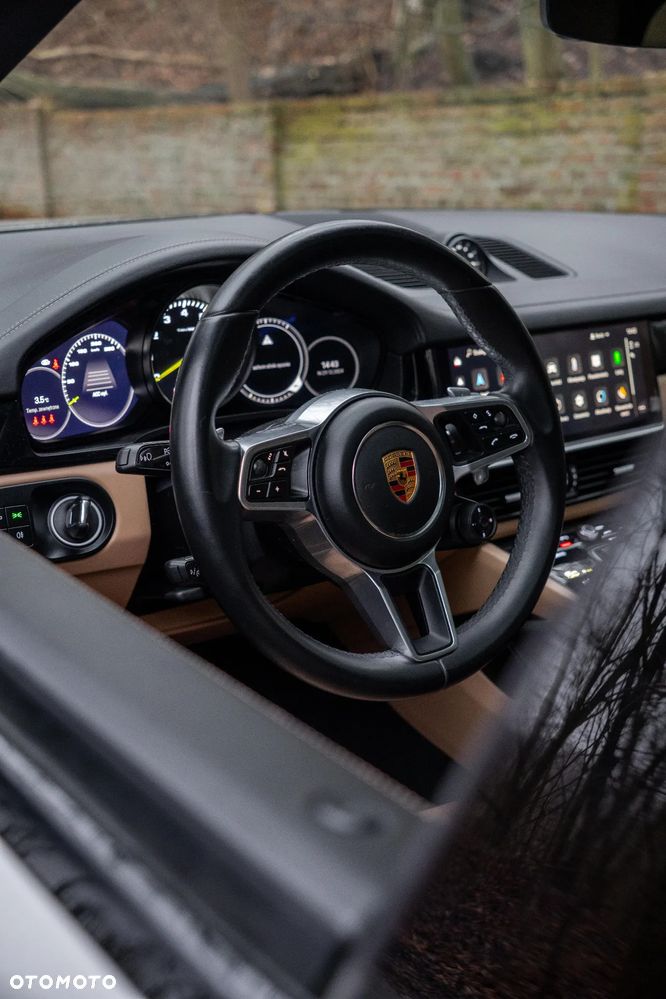 Porsche Cayenne Coupe E-Hybrid - 4
