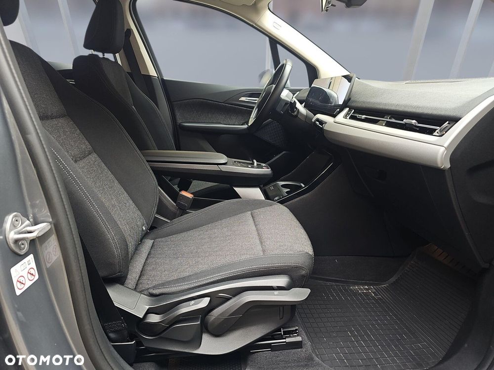 BMW Seria 2 218i - 11